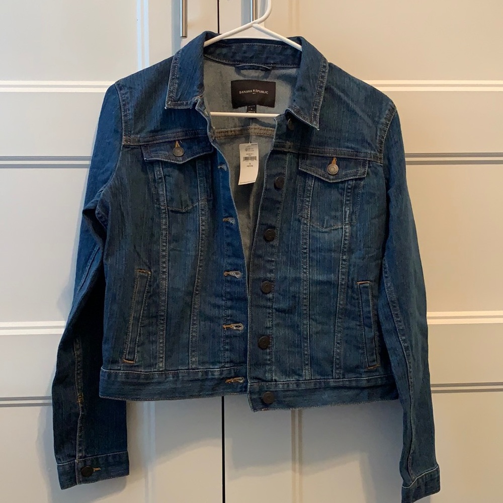 Brand new jean jacket 💙